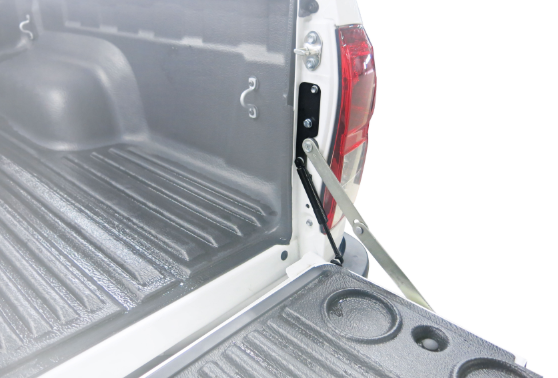 амортизатор крышки багажника HILUX 2015