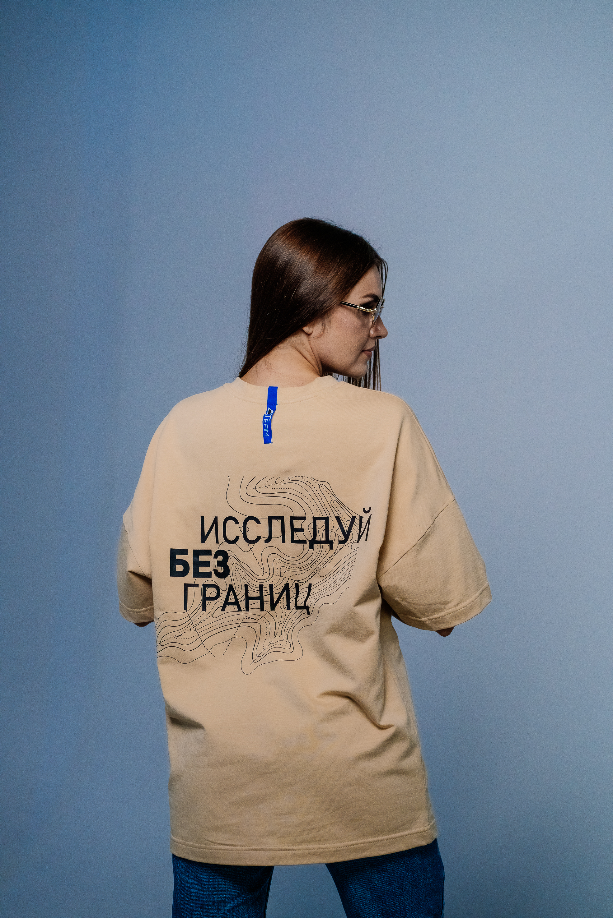 Фирменная футболка с логотипом бежевая размер XXL