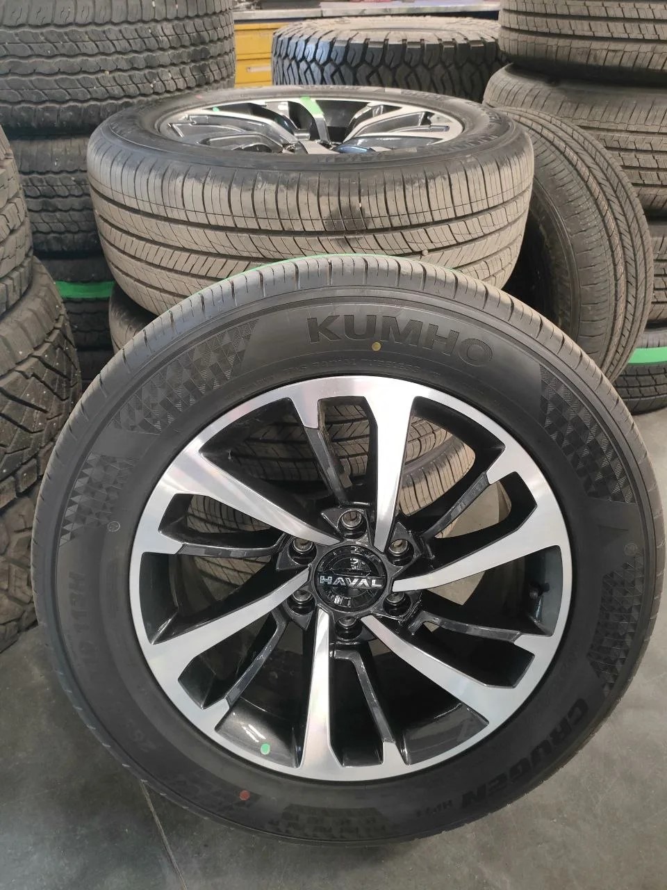 Колесо в сборе: шина Kumho Crugen hp71 113H 265/55 R19 + диск Haval H9 3113101XPT01A демонтированные с нового авто