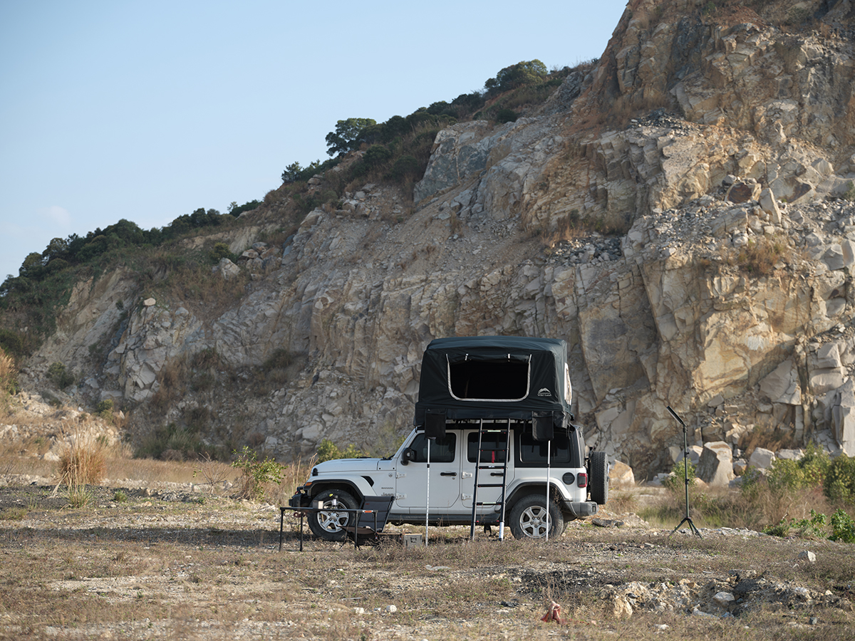 Палатка на крышу автомобиля Wild Land Voyager 250 Pro ECO