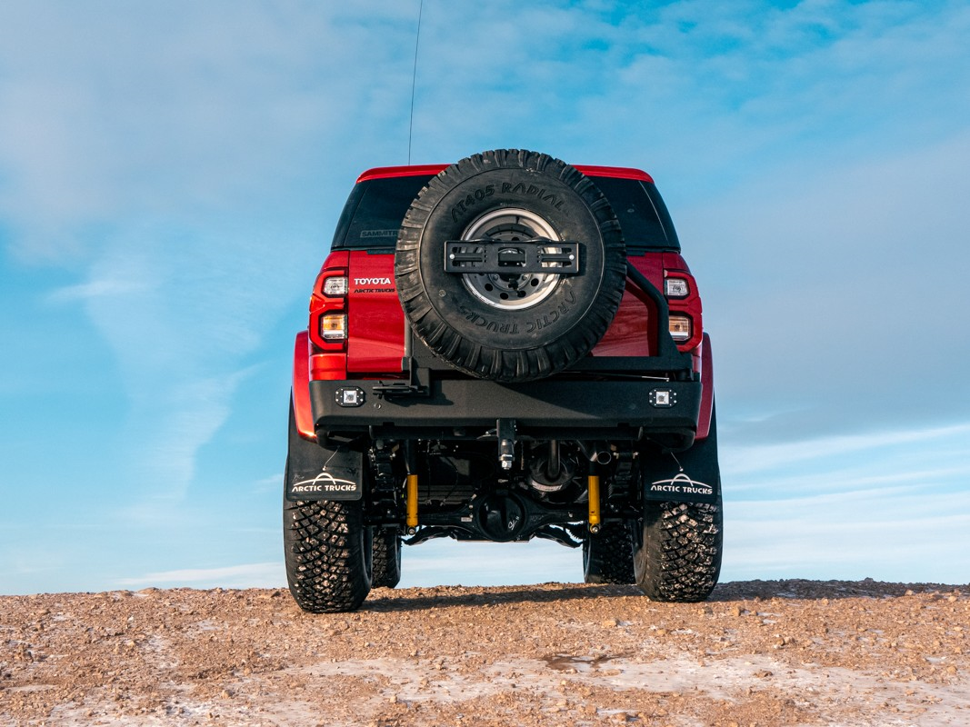 БАМПЕР СИЛОВОЙ ЗАДНИЙ TOYOTA HILUX 2015+ КВАДРАТ, КАЛИТКА ЦЕНТР, ПТФ