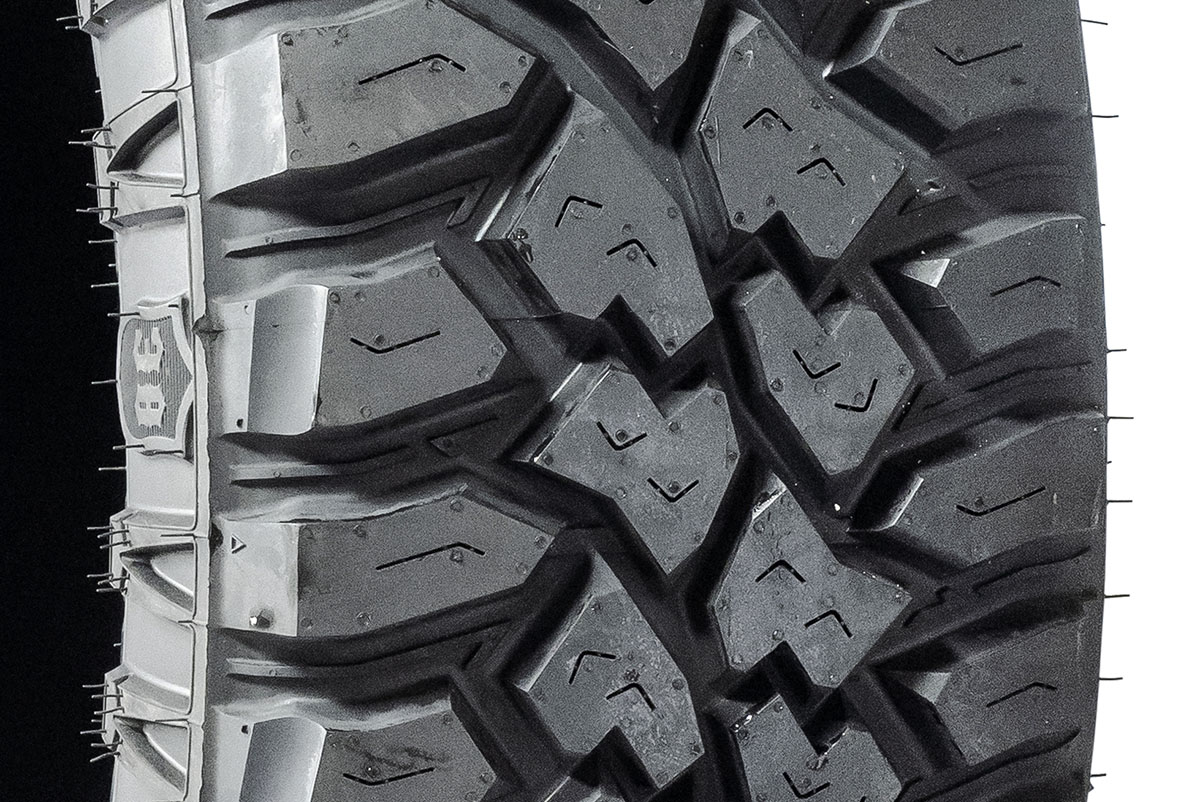 Шина Mickey Thompson LT285/75R16 (33X11.50R16) 126/123Q OWL Deegan 38