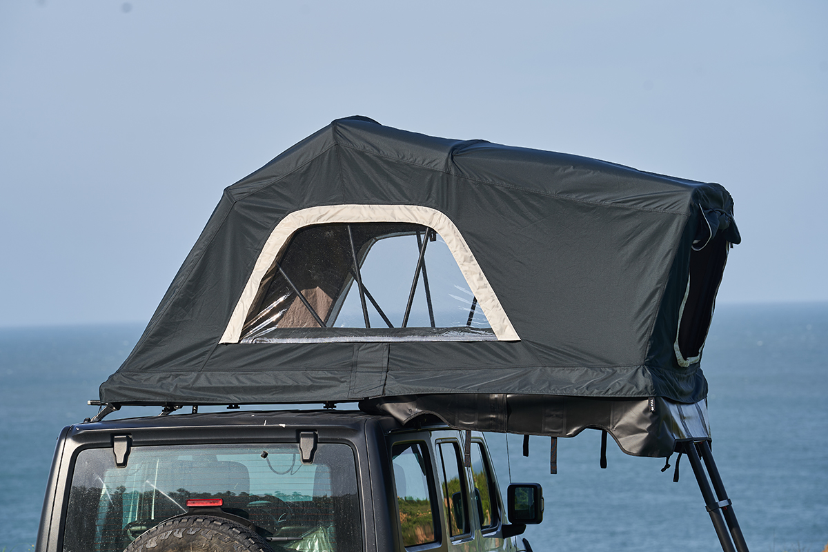 Палатка на крышу автомобиля Wild Land Voyager 140 Pro