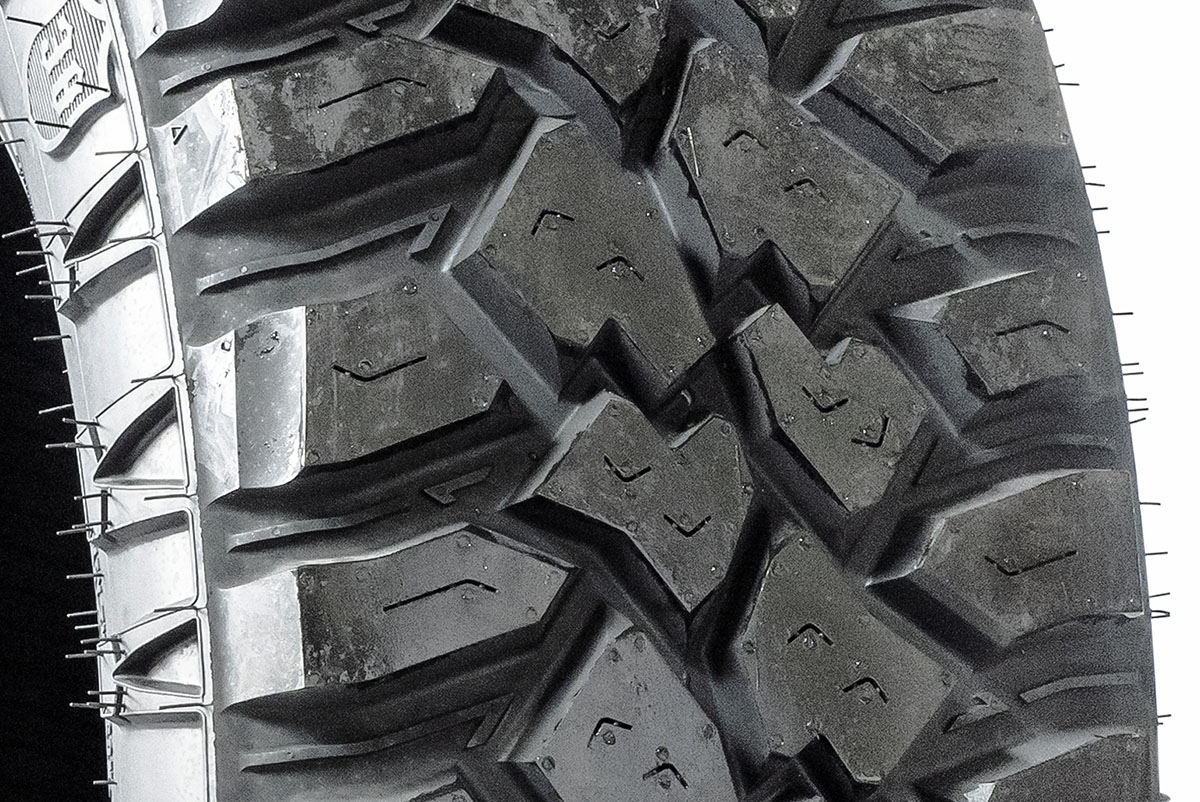 Шина Mickey Thompson LT265/70R17 (31.5/10.5R17) 121/118Q OWL Deegan 38 (продаются только по 5 шт.)