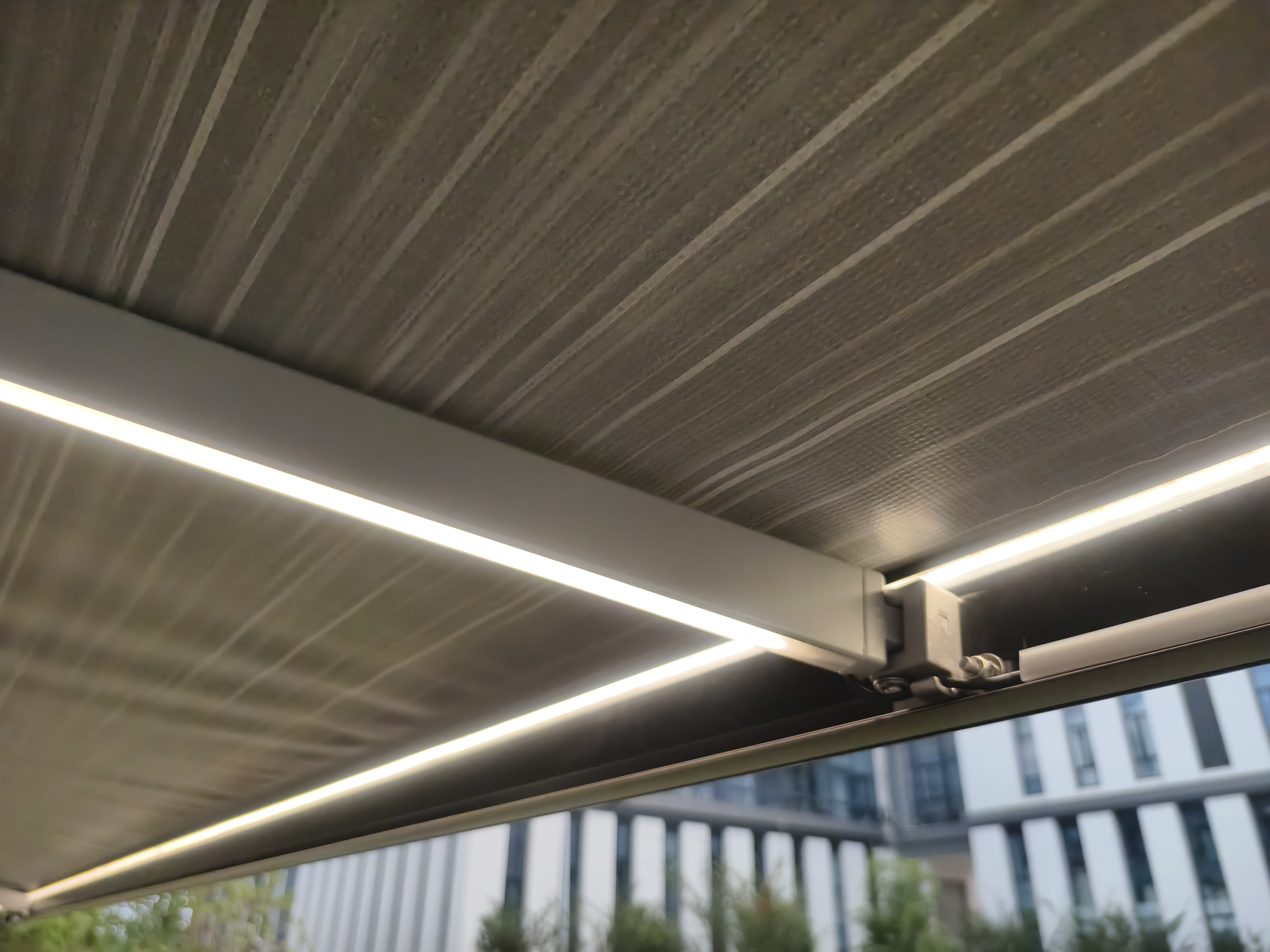 Маркиза автомобильная РИФ 2,0х1,5 м кассетная, привод механический, ручной, корпус белый