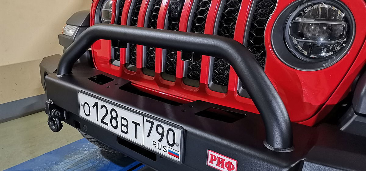 Бампер РИФ силовой передний Jeep Wrangler JL 2018+ под штатные фары, с центральной защитной дугой (для а/м с низкими перед. крыльями))