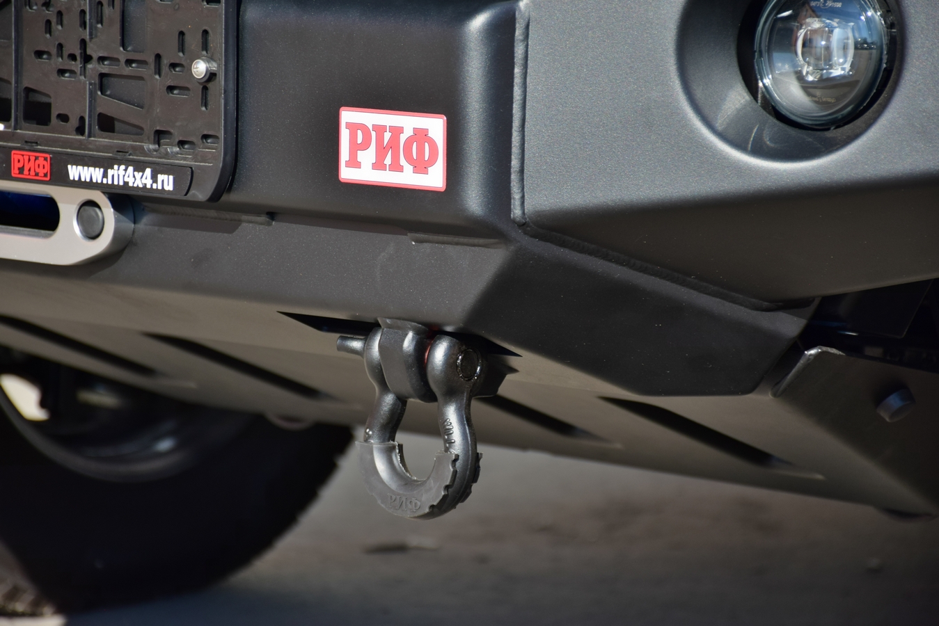 Бампер РИФ силовой передний для ГАЗ Соболь NN 4x4 под штатные фары, с центральной защитной дугой, стандарт