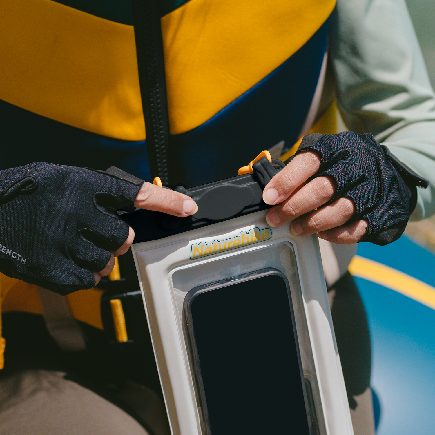 Гермочехол Naturehike плоский для телефона 23х13,5 см., бело-зеленый