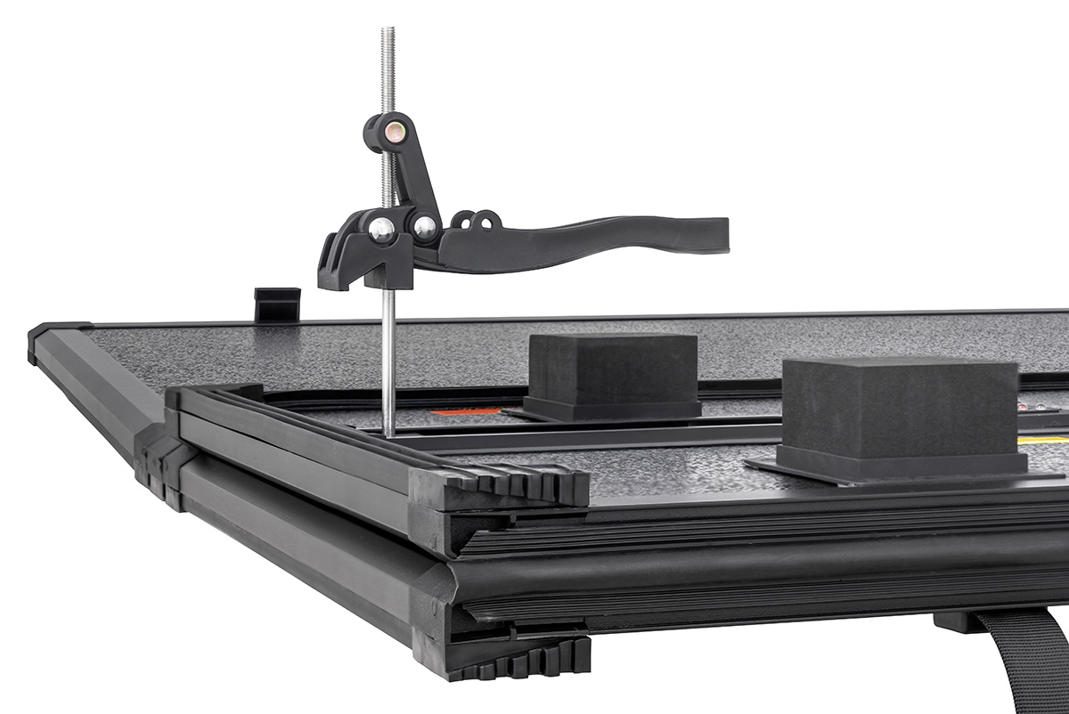 Крышка кузова РИФ для Dodge Ram 2019, трёхсекционная 2000х1813/1740 мм, алюминиевая, черная (6,5 ft)