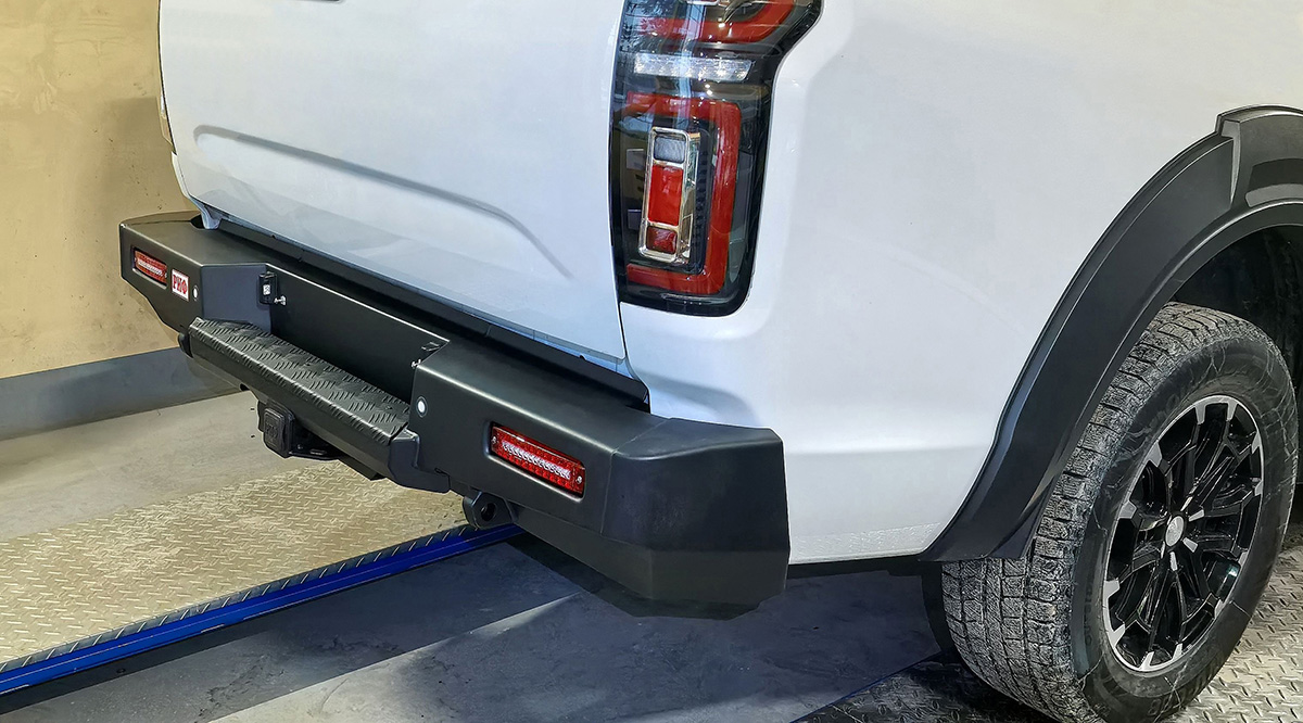 Бампер РИФ силовой задний Great Wall Poer с квадратом под фаркоп и фонарями
