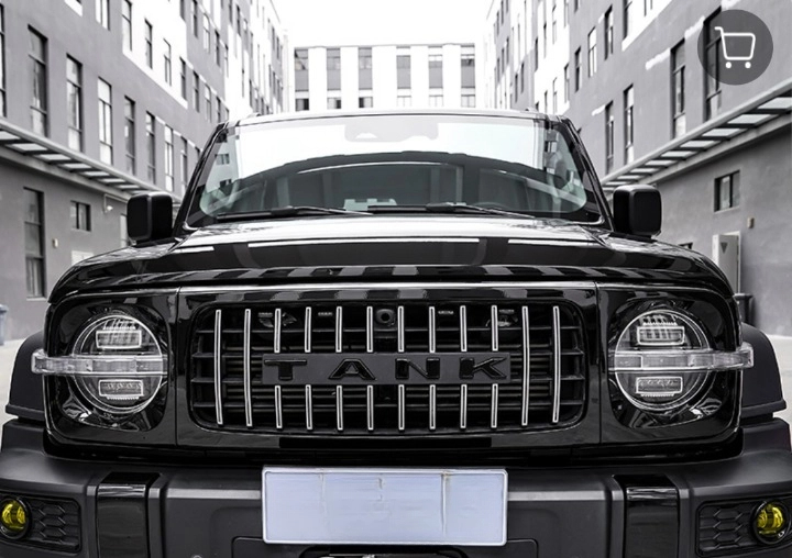 Решетка радиатора TANK 300 черного цвета с габаритными огнями и черным логотипом
