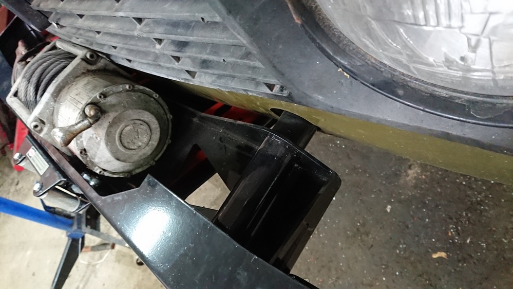 Подрамник (площадка) лебёдки Нива 4х4 Вольф-стелс ZST-C-2 универсальный на трубах