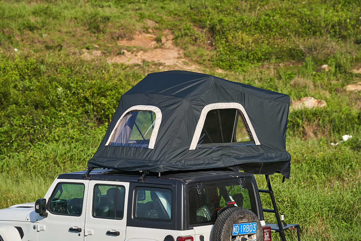 Палатка на крышу автомобиля Wild Land Voyager 140 Pro