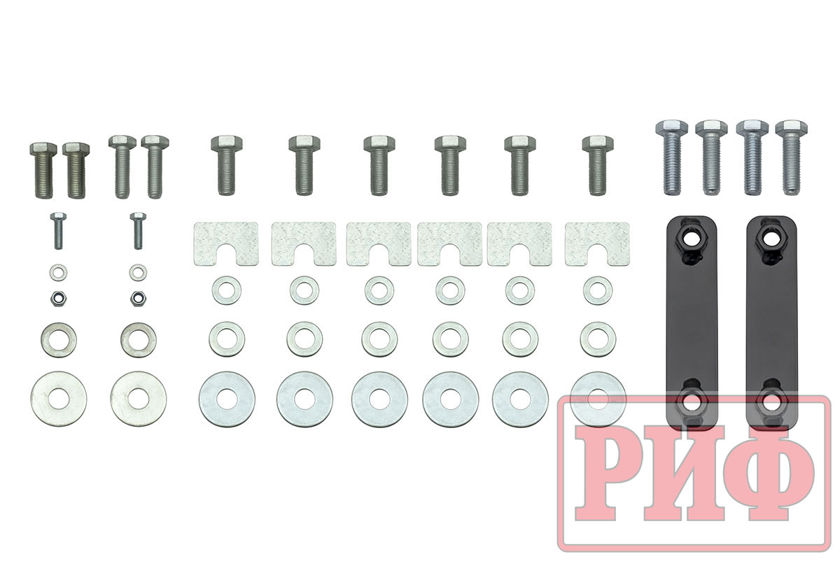 Бампер РИФ силовой задний Toyota Land Cruiser 76 2007-2024 с квадратом под фаркоп, калиткой и фонарями