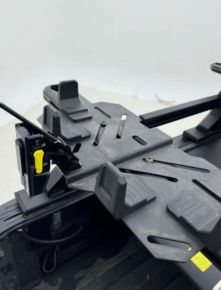 Крепление экспедиционного бокса ARCANE WARRIOR 108L  с кодовым замком