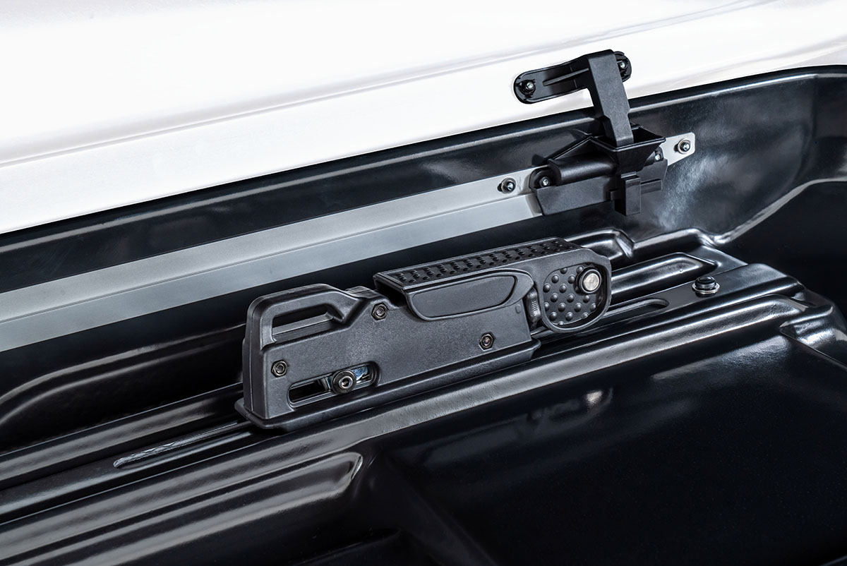 Бокс автомобильный на крышу Pentair COBRA 390L белый глянец, двусторонний