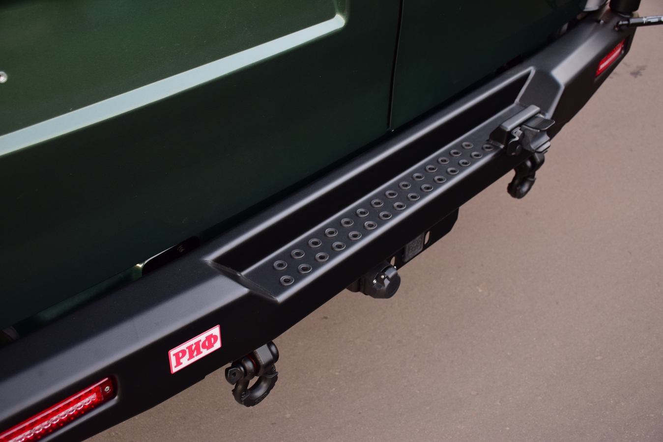 Бампер РИФ силовой задний для ГАЗ Соболь NN 4x4 с фонарями, калиткой, возможностью установки фаркопа, стандарт