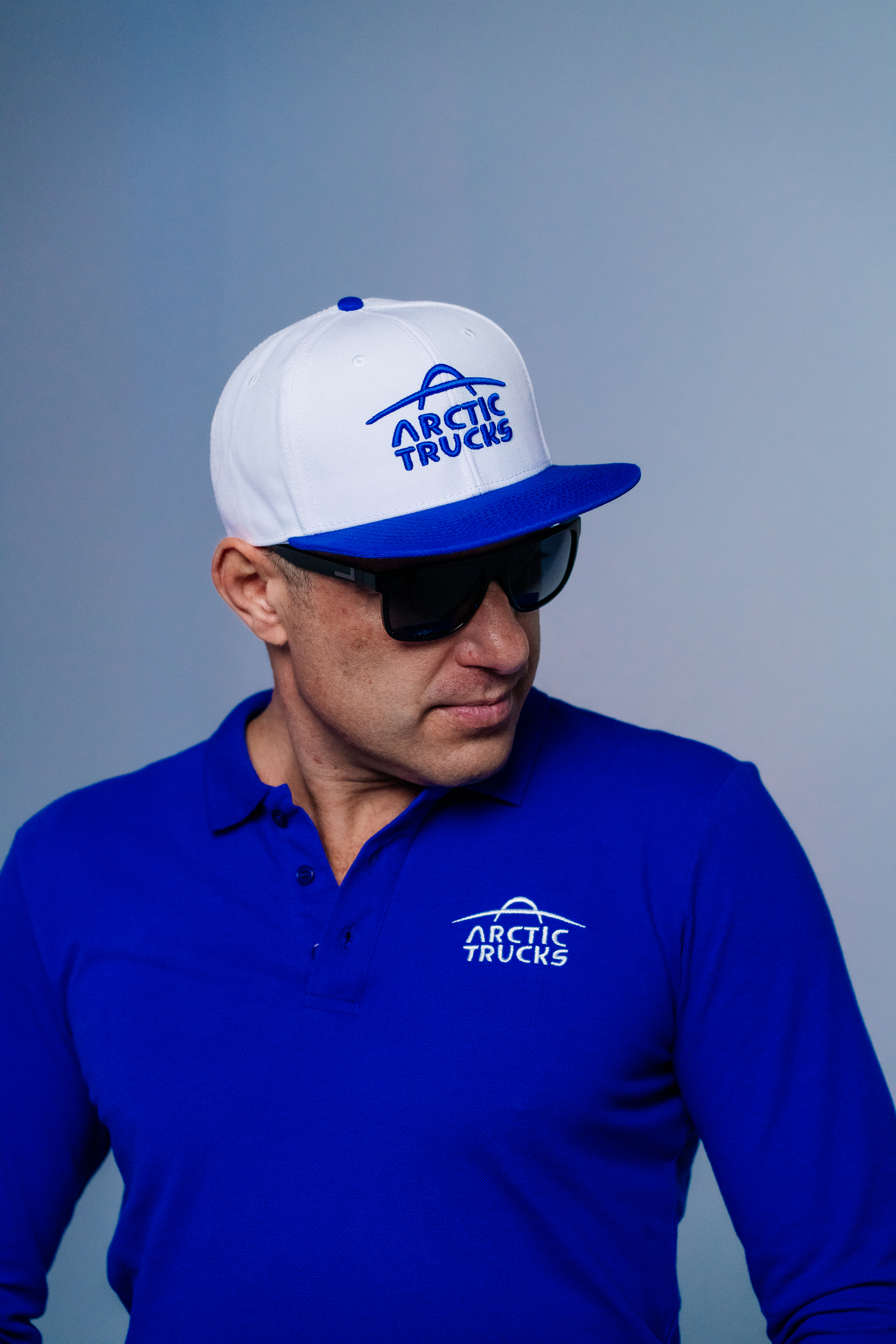 Жокейка (бейсболка) белая с голубым ARCTIC TRUCKS