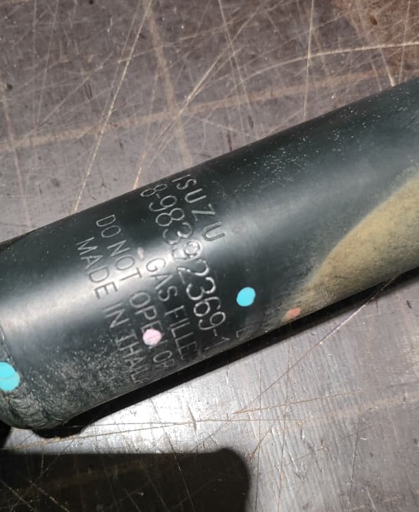 амортизатор D-MAX 2021- задний