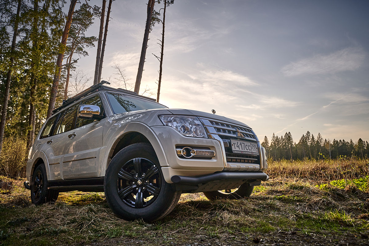 Бампер РИФ силовой передний Mitsubishi Pajero IV под площадку для лебёдки RIFPJR-30000 с защитой радиатора