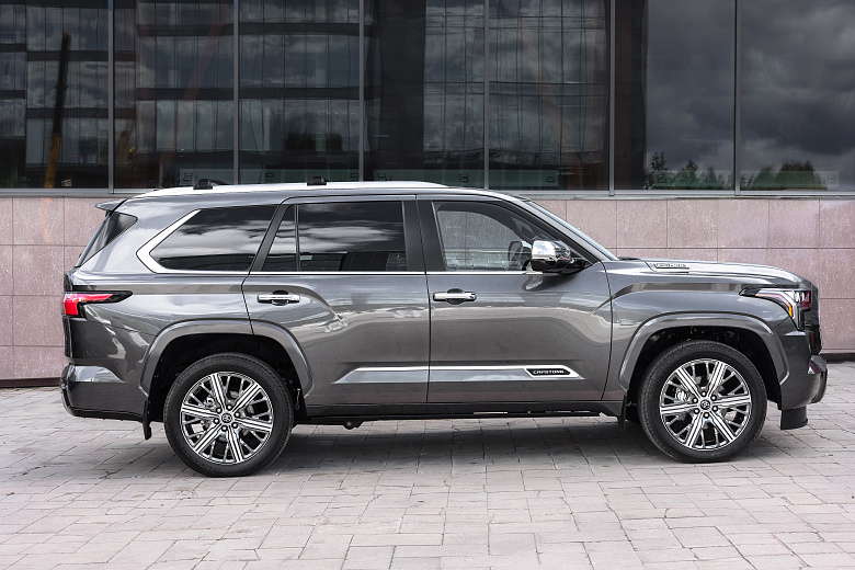 Toyota Sequoia Capstone 9183