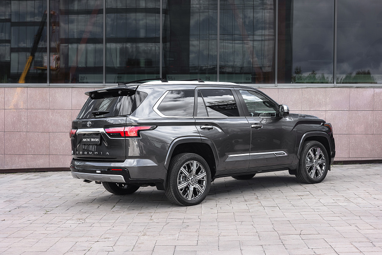 Toyota Sequoia Capstone 8228