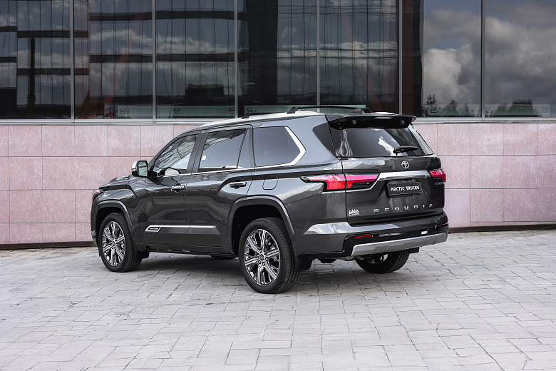 Toyota Sequoia Capstone 8228